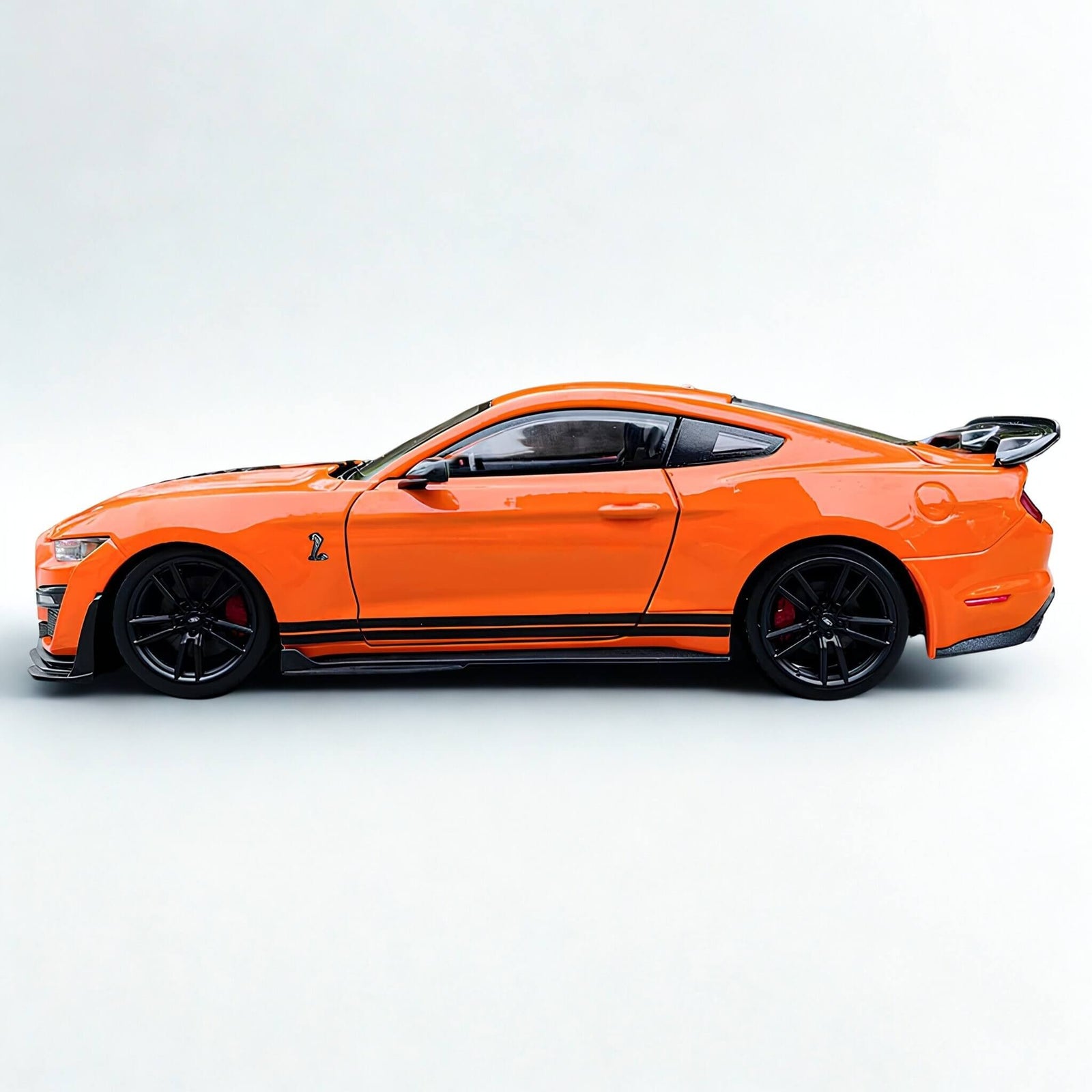 Ford Mustang Shelby GT500 1:24