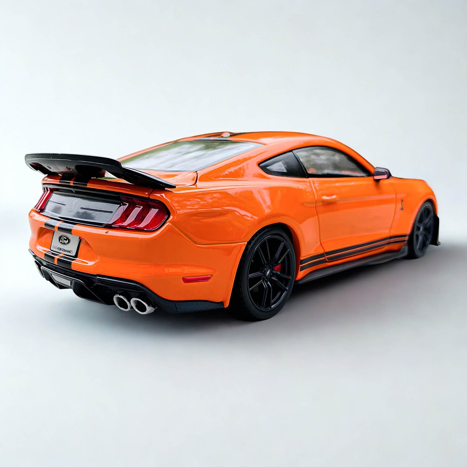 Ford Mustang Shelby GT500 1:24