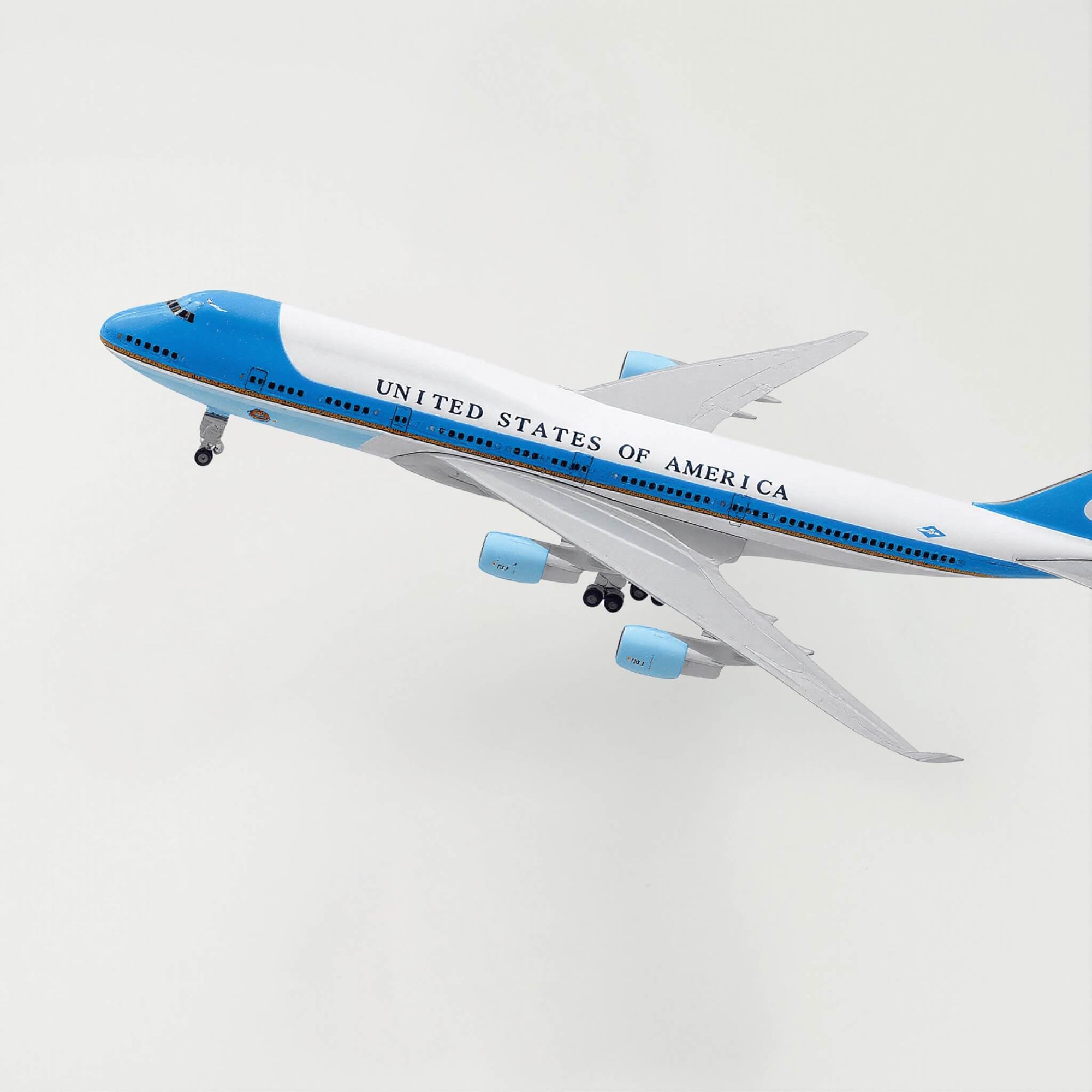 Boeing 747 “USA One” 1:400 Scale Diecast Aircraft Model – Collector’s Edition for True Aviation Fans