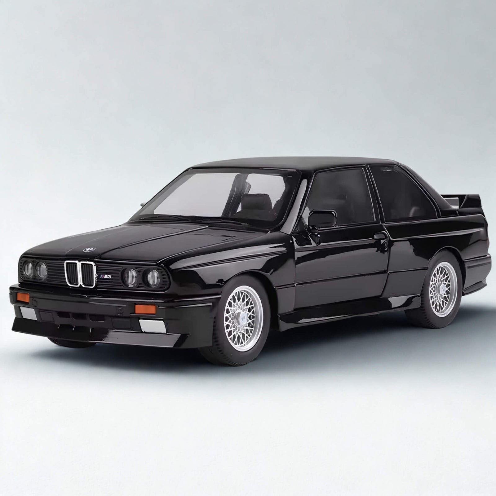 BMW M3 E30 Streetcar Edition 1:24