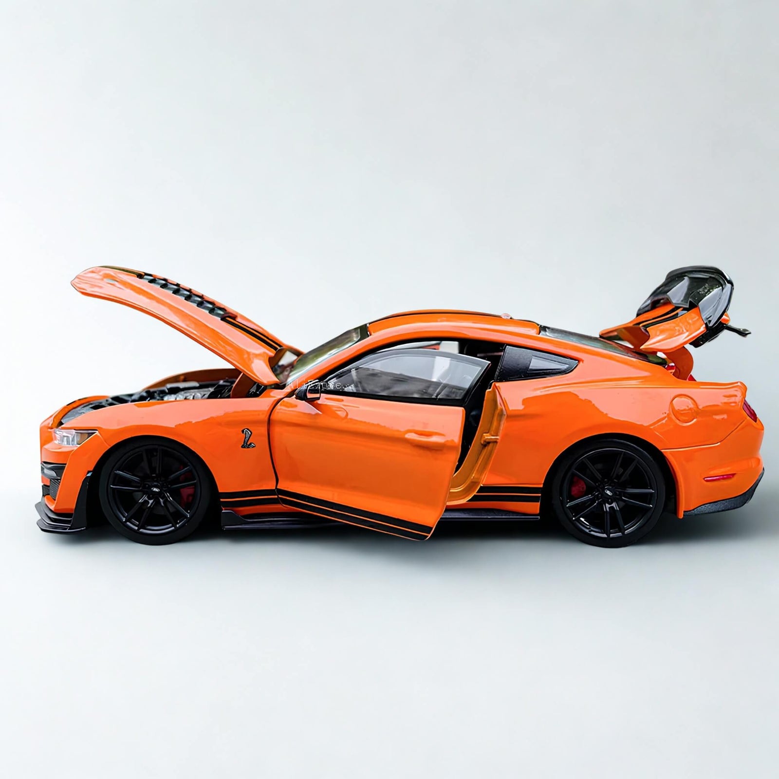 Ford Mustang Shelby GT500 1:24