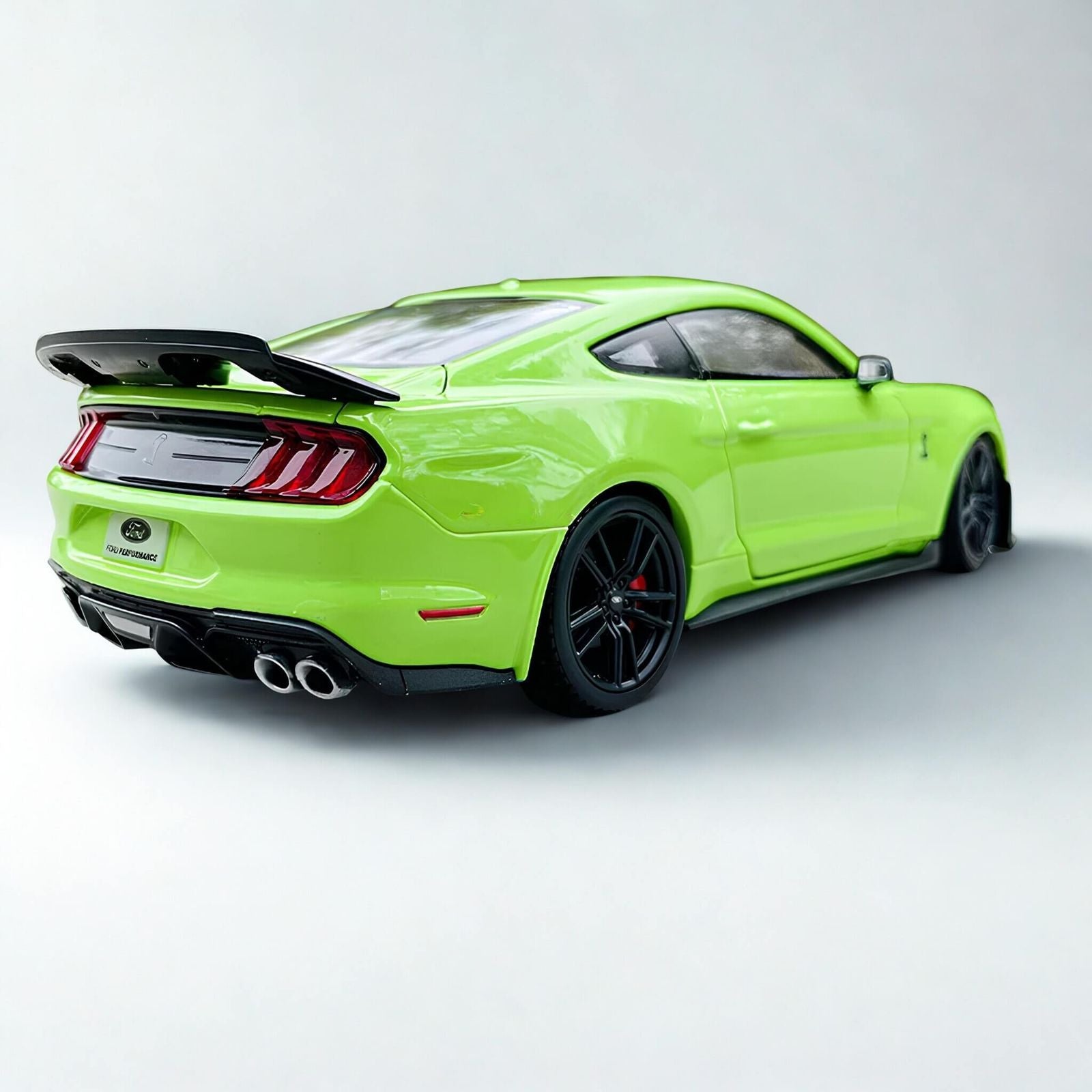 Ford Mustang Shelby GT500 1:24