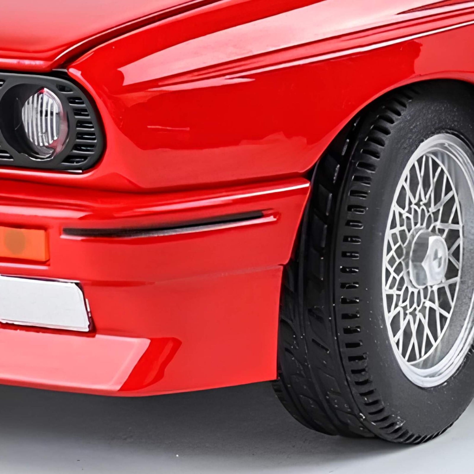 BMW M3 E30 Streetcar Edition 1:24