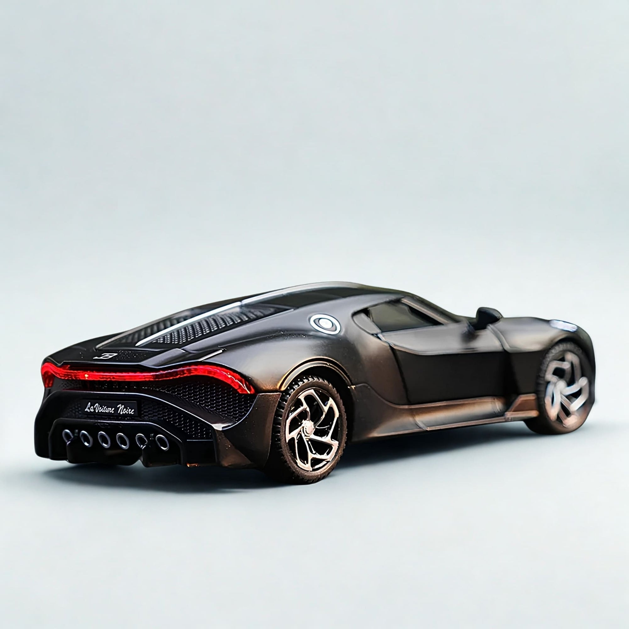 Bugatti La Voiture Noire – 1:32 Scale Diecast Collector’s Edition