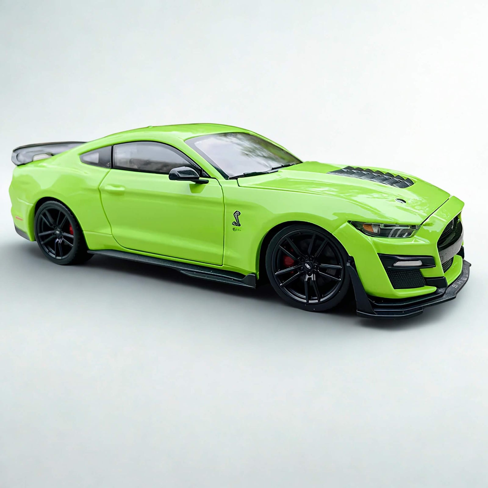 Ford Mustang Shelby GT500 1:24